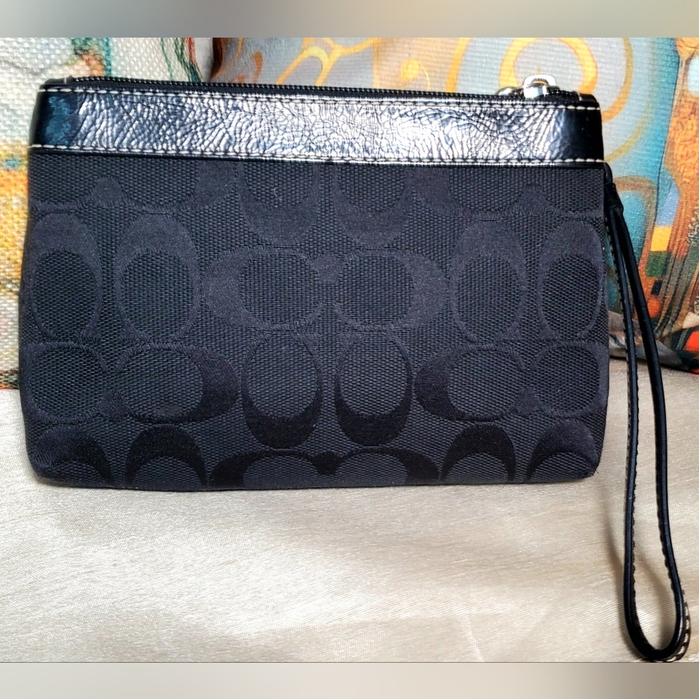 Coach Black Signature Jaquard & Patent Leather Trim Wristlet, EUC - Picture 2 of 13